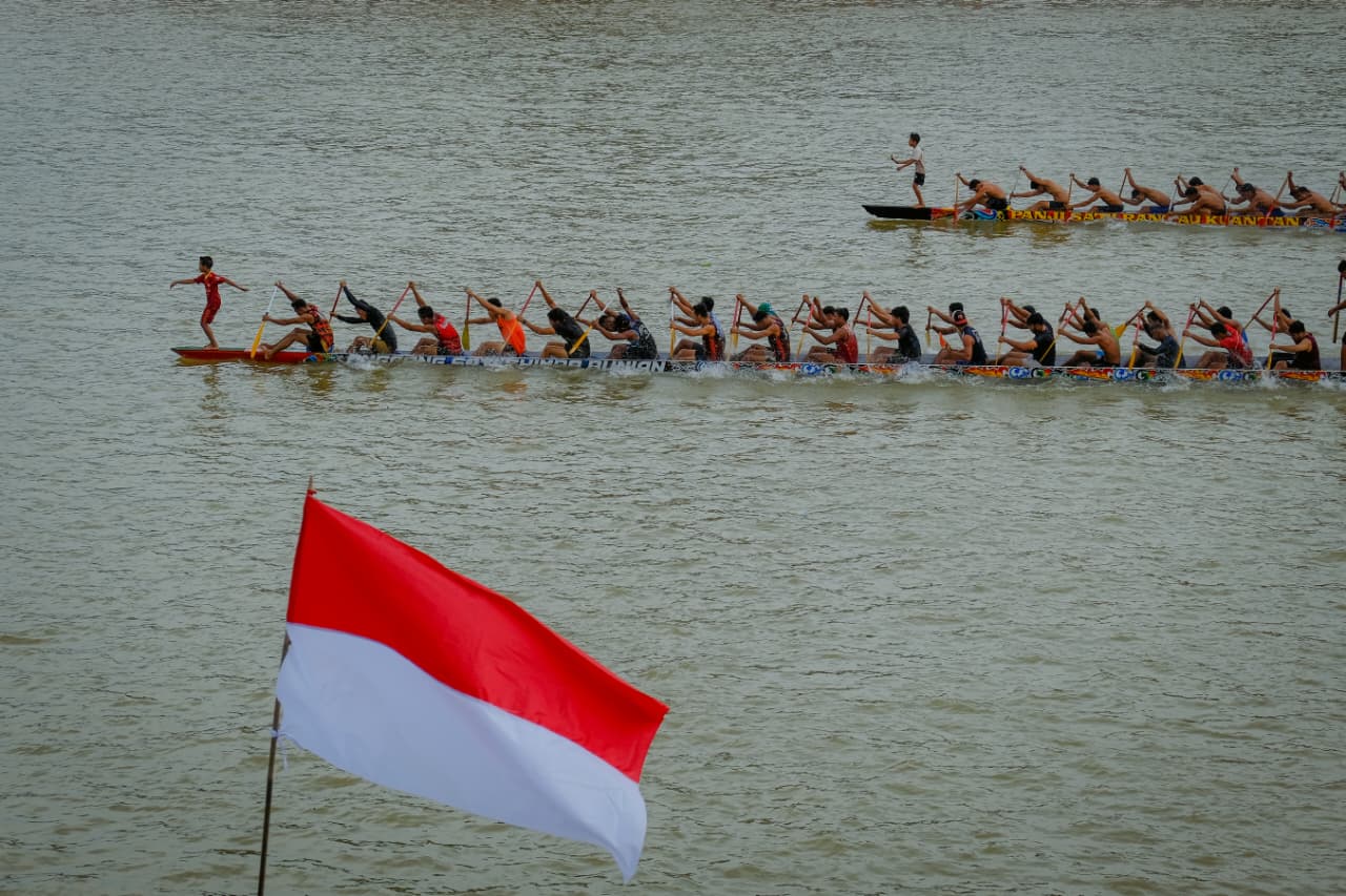 Semarak Festival Pacu Jalur Tradisional 2025 di Kuantan Singingi