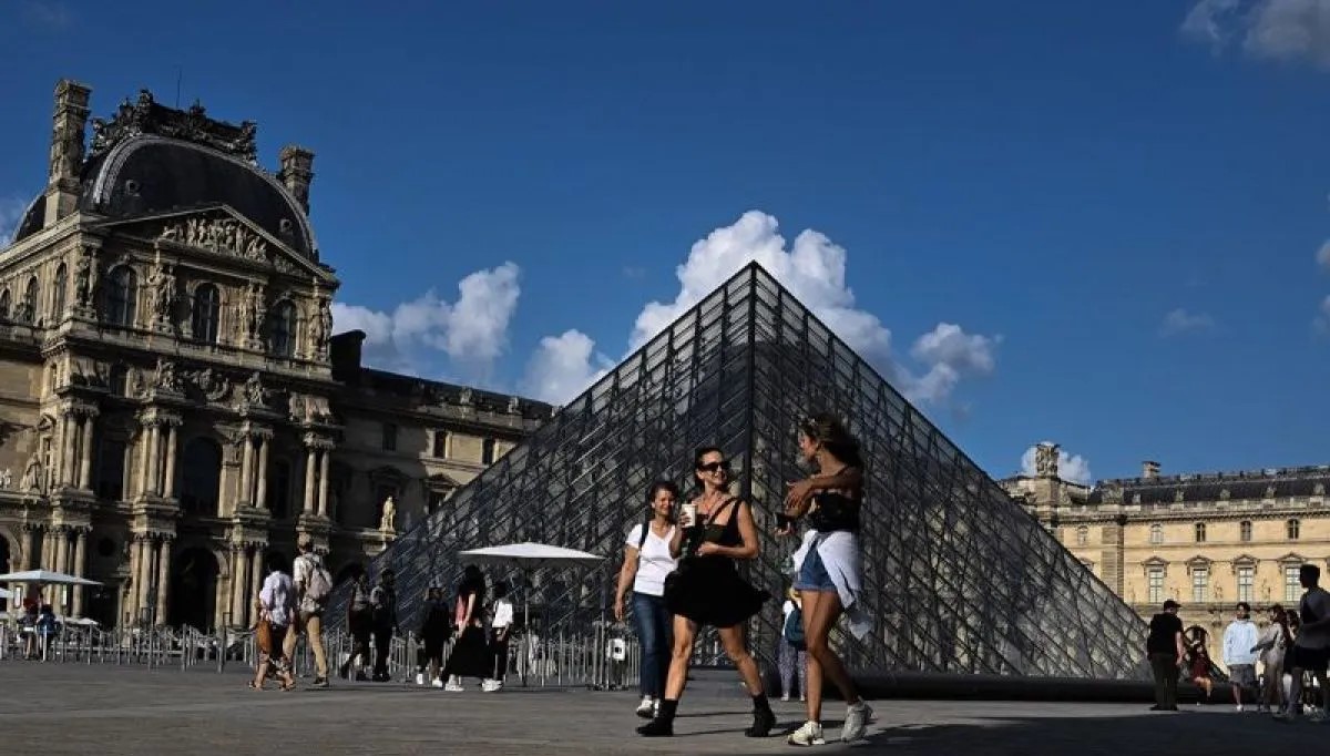 Kasus Pencurian di Louvre: Penangkapan dan Penyelidikan