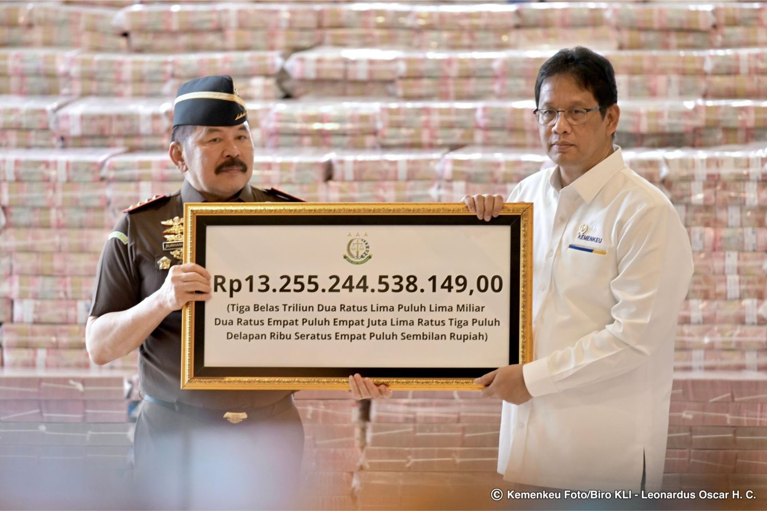 Prabowo Saksikan Penyerahan Uang Kerugian Negara, Libatkan Tiga Raksasa Korporasi